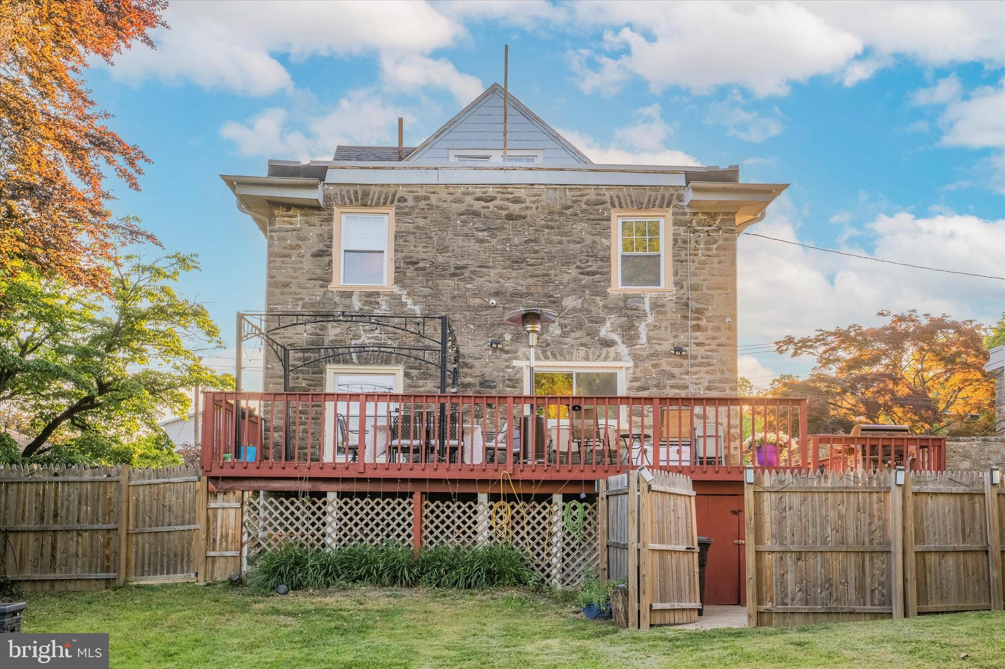 EAST OAK LANE - Residential