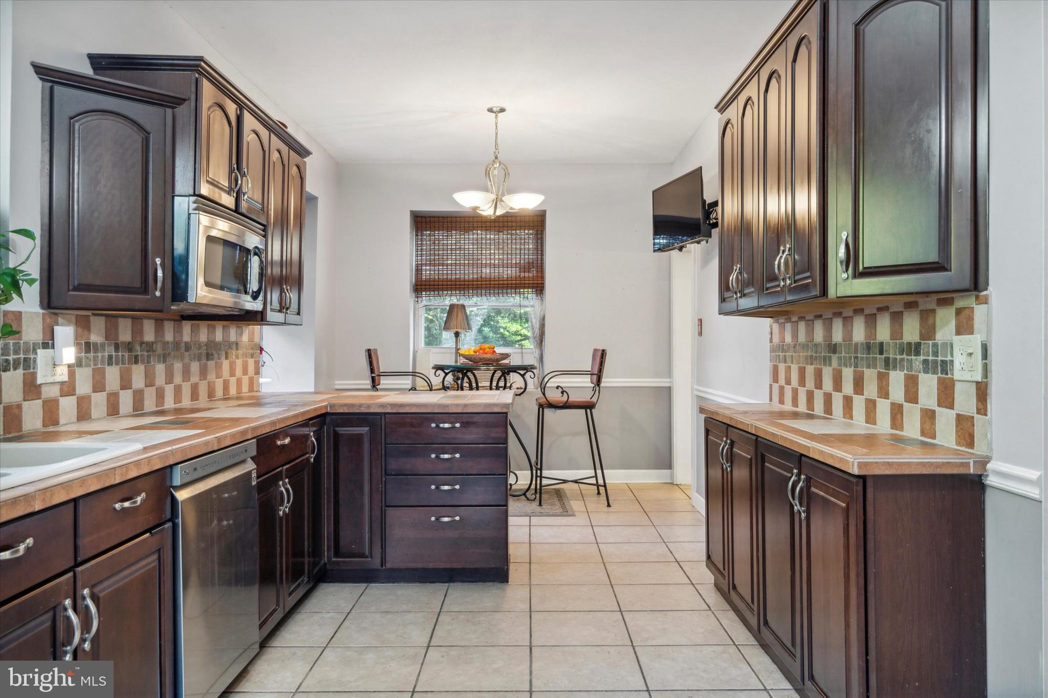 EAST OAK LANE - Residential