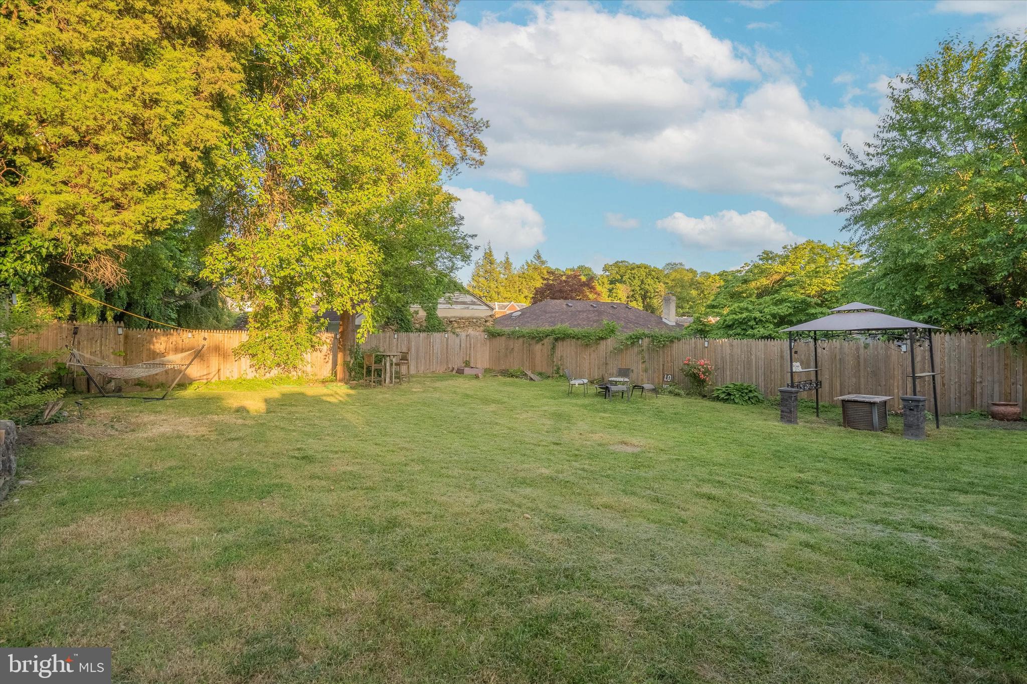 EAST OAK LANE - Residential