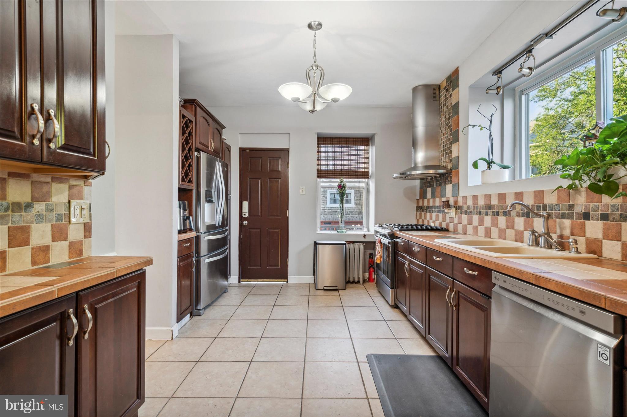 EAST OAK LANE - Residential