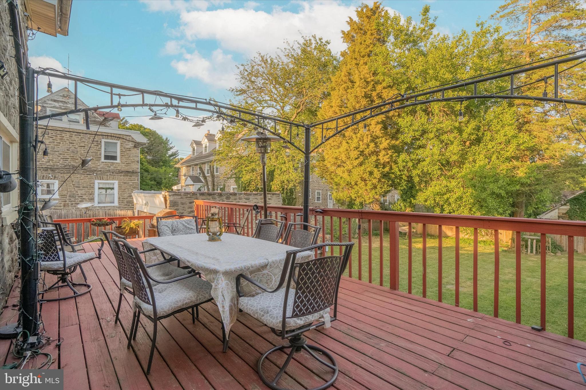 EAST OAK LANE - Residential