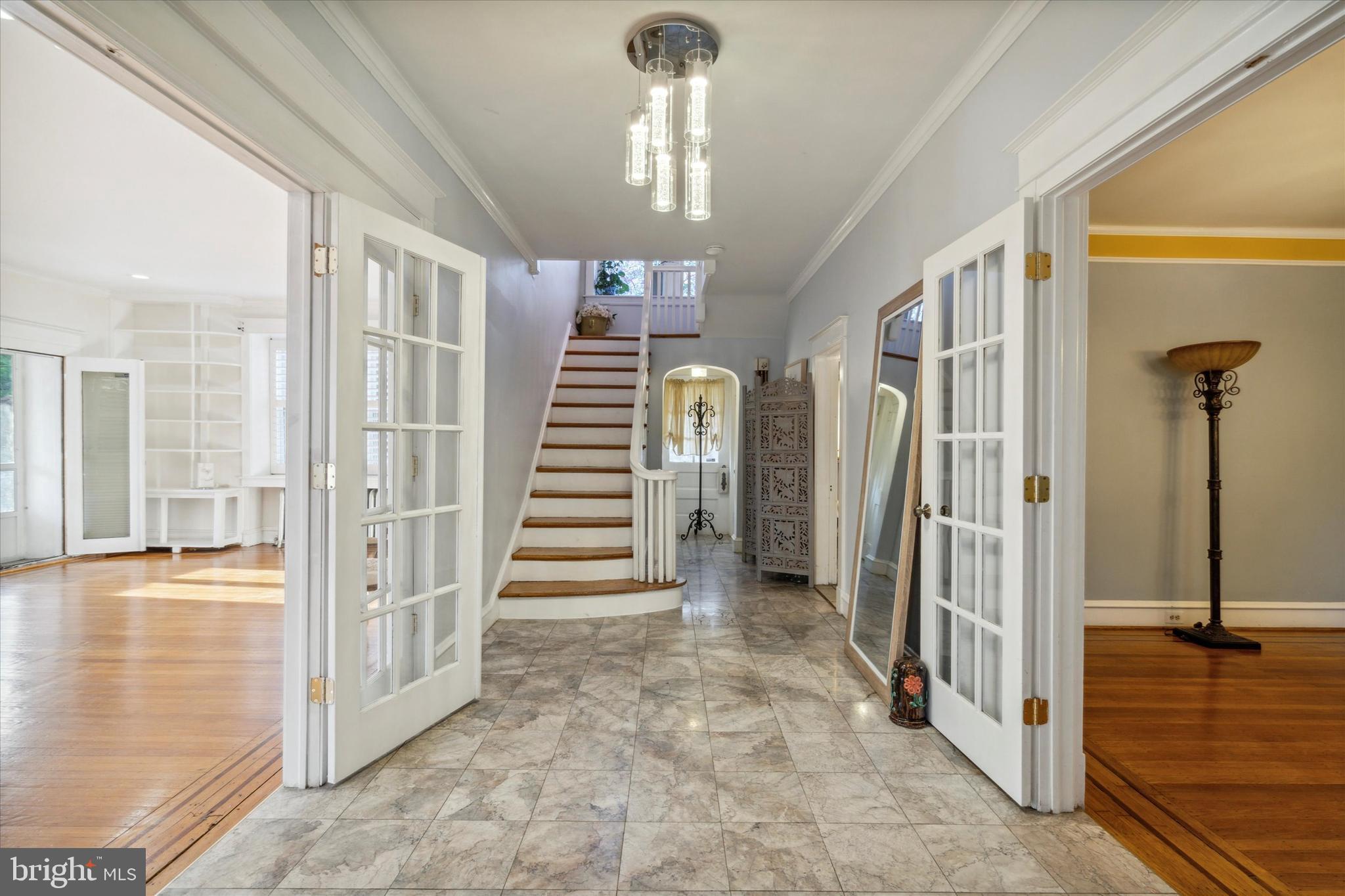 EAST OAK LANE - Residential