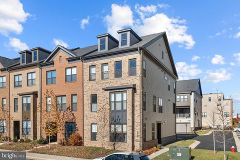 22962 SULLIVANS COVE SQUARE BRAMBLETON VA 20148