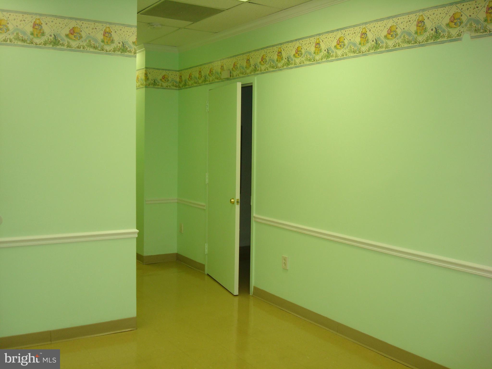 MOUNT ZEPHYR - Commercial Sale