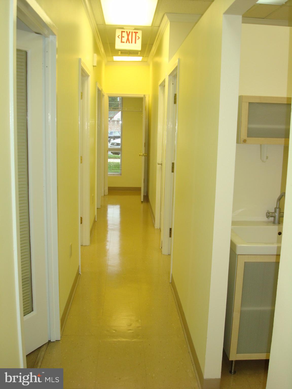 MOUNT ZEPHYR - Commercial Sale