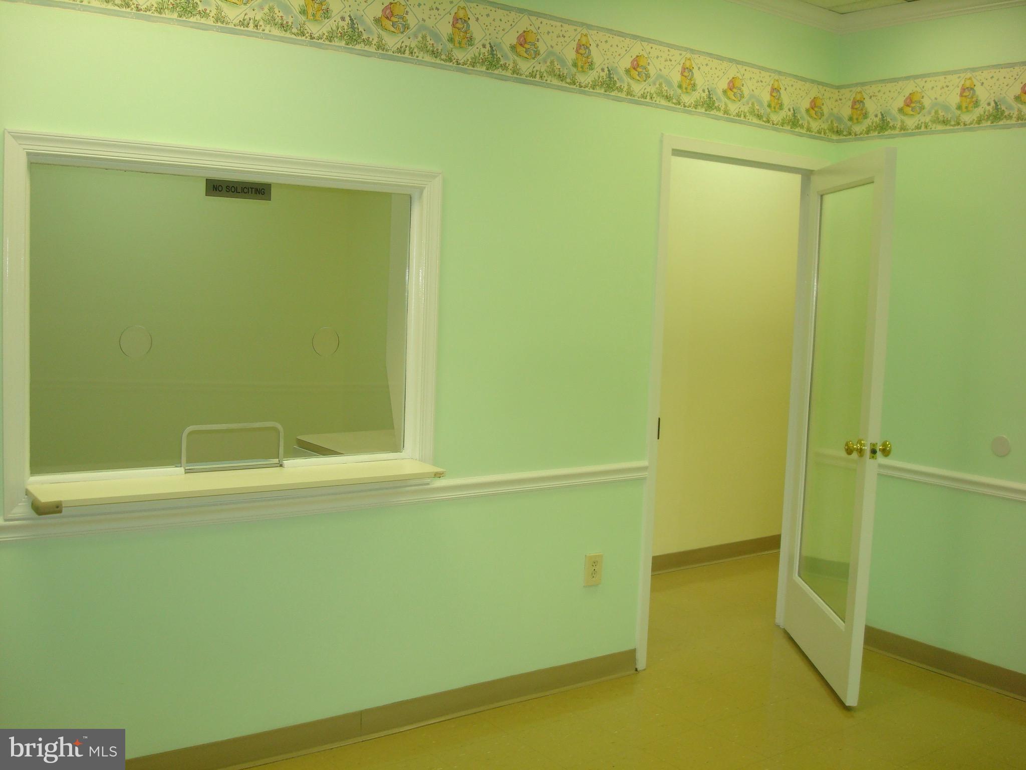 MOUNT ZEPHYR - Commercial Sale