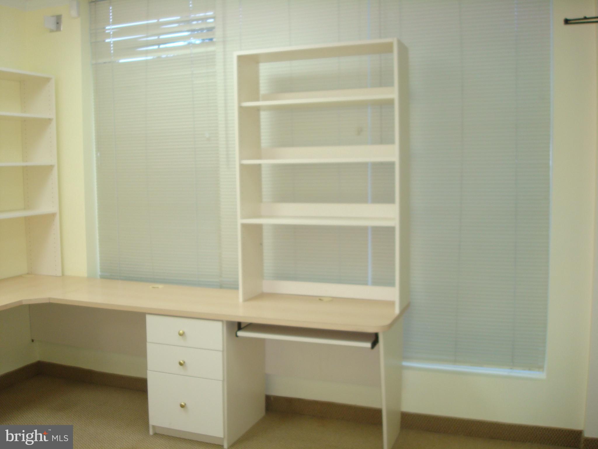 MOUNT ZEPHYR - Commercial Sale