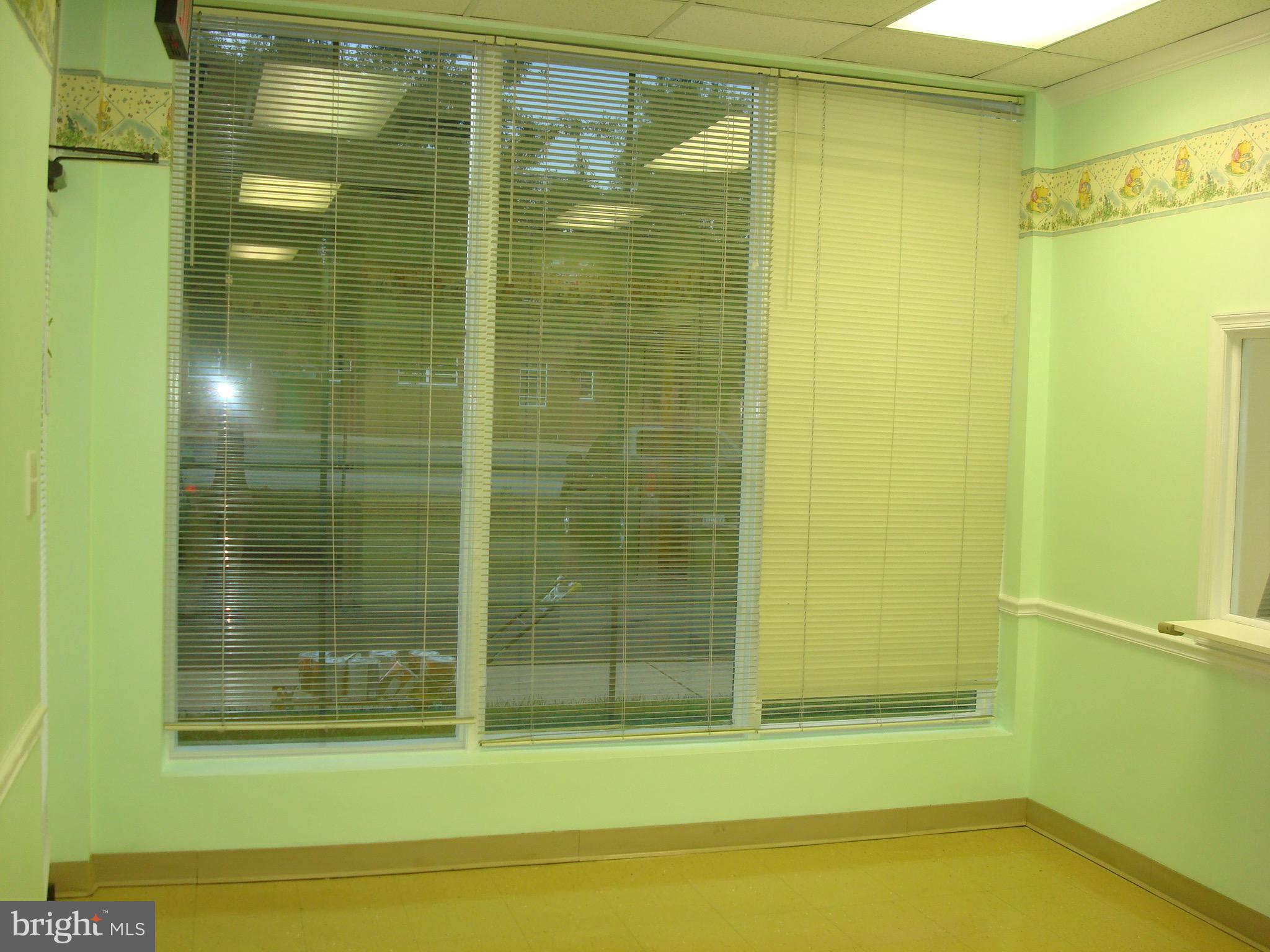 MOUNT ZEPHYR - Commercial Sale