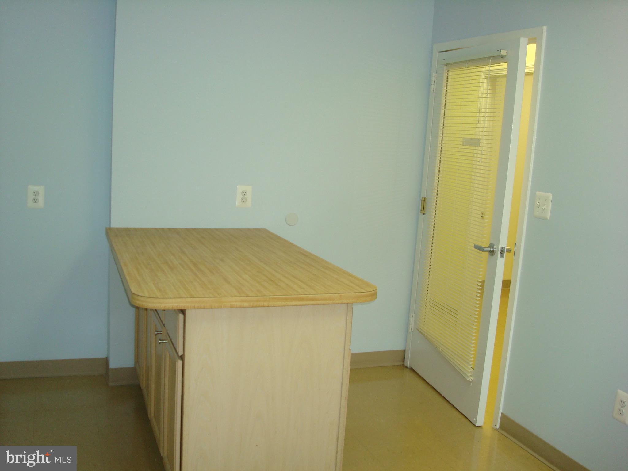 MOUNT ZEPHYR - Commercial Sale