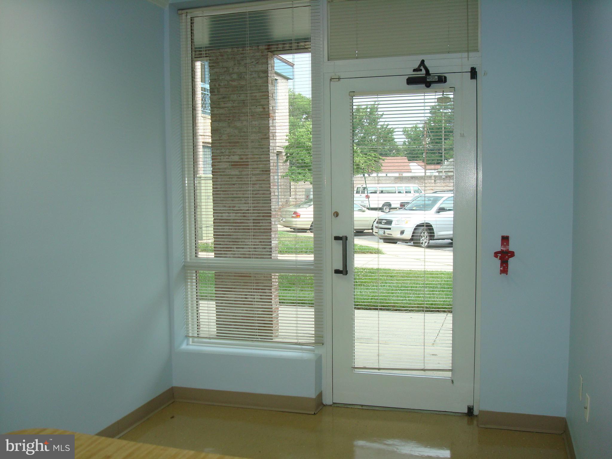 MOUNT ZEPHYR - Commercial Sale