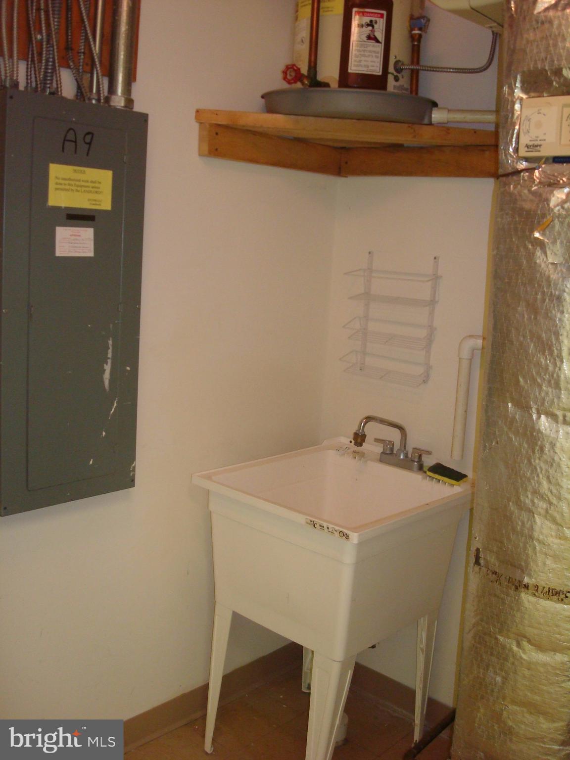 MOUNT ZEPHYR - Commercial Sale