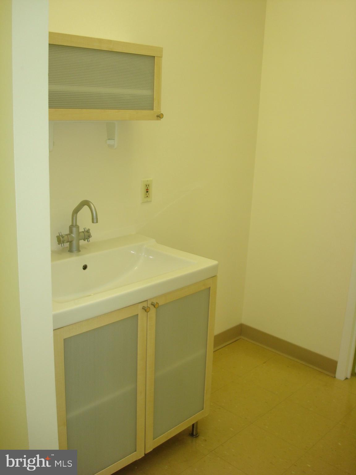 MOUNT ZEPHYR - Commercial Sale