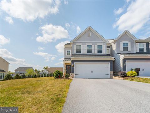 Photo of 113 Ashwood Lane, Denver, PA 17517 (MLS # PALA2057370)