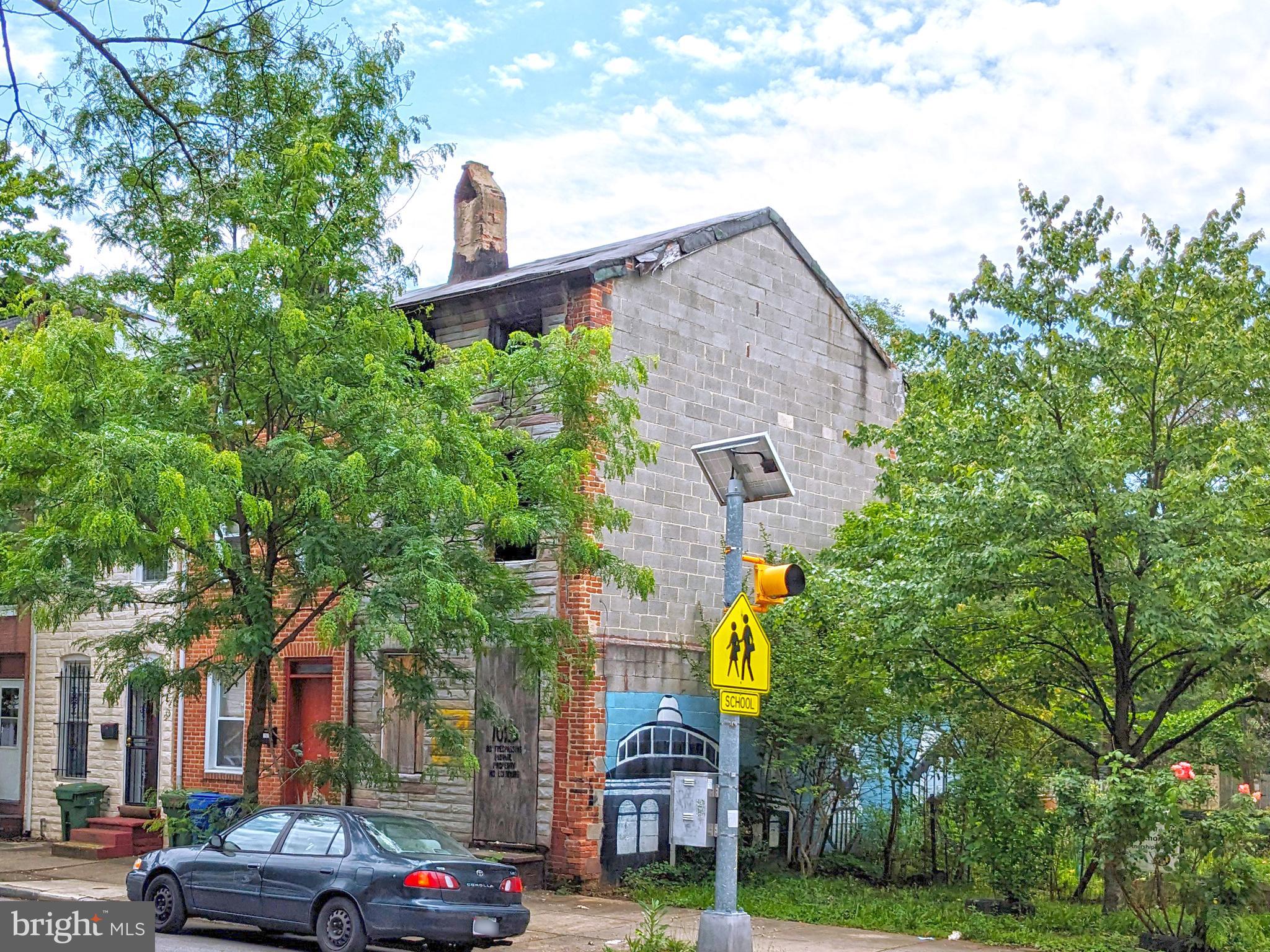 POST AUCTION: MAKE AN OFFER! Deposit: $5,000.
This 3 story end unit townhome is located in the Hollins Market area, conveniently positioned just blocks away from Mount Clare Junction, numerous museums, and the University of Maryland Medical Center. It is also minutes from Oriole Park at Camden Yards, M&T Bank Stadium, and the many attractions of Downtown Baltimore and the Inner Harbor. The property offers easy access to MLK Jr. Blvd, a major traffic artery, facilitating swift and convenient travel throughout the city. The home is vacant and fire damaged in need of total renovation.