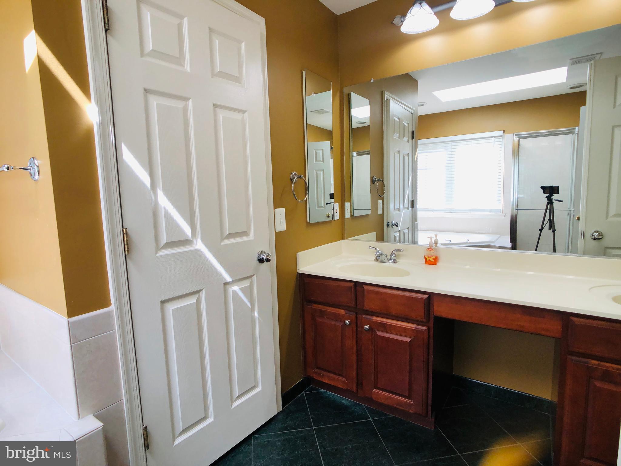 FAIRFAX CENTER LANDBAY - Residential Lease