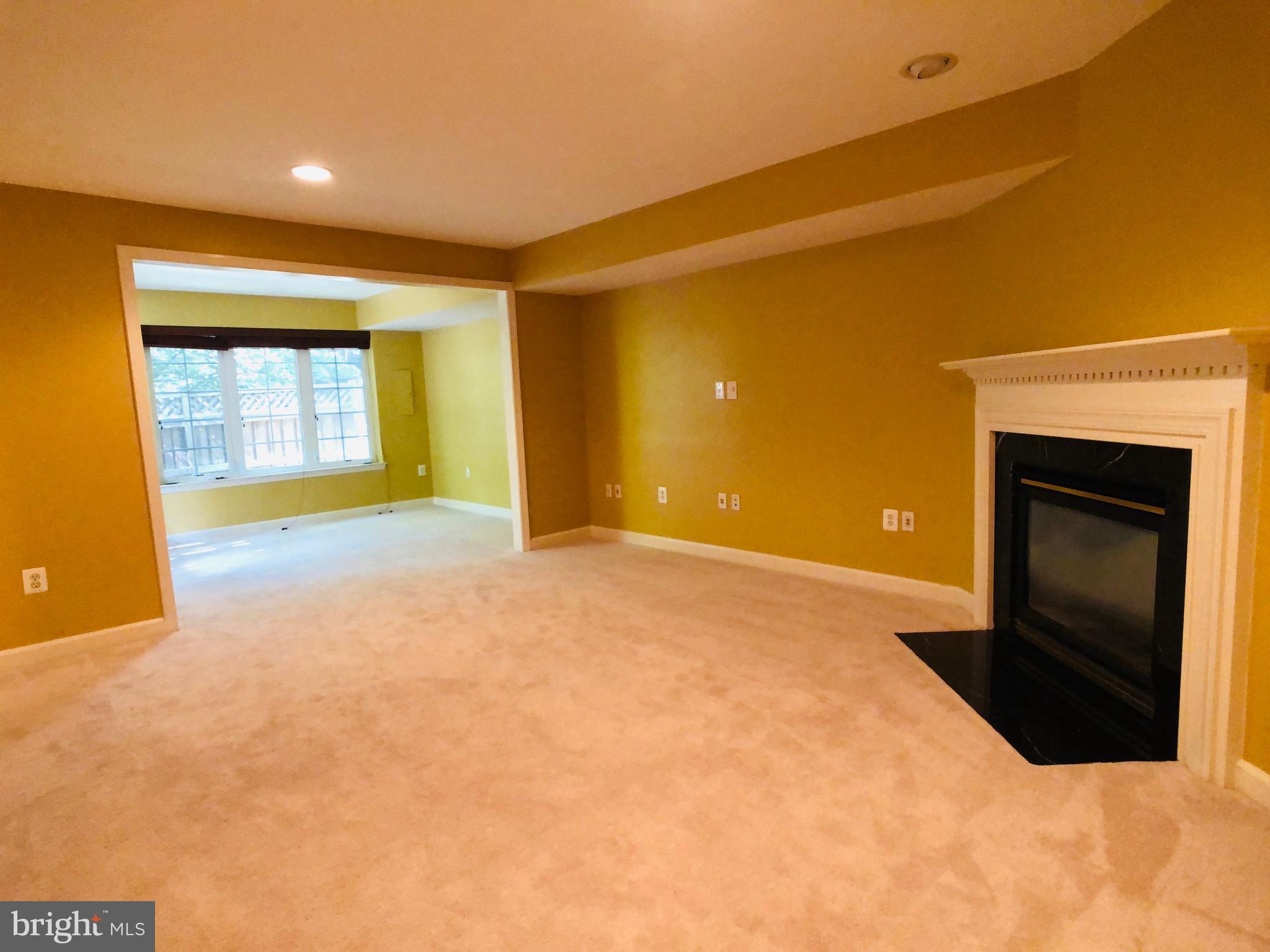 FAIRFAX CENTER LANDBAY - Residential Lease