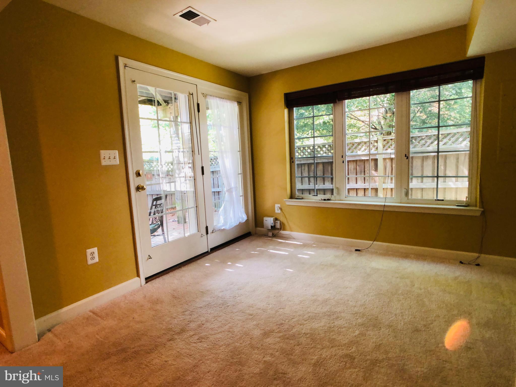 FAIRFAX CENTER LANDBAY - Residential Lease