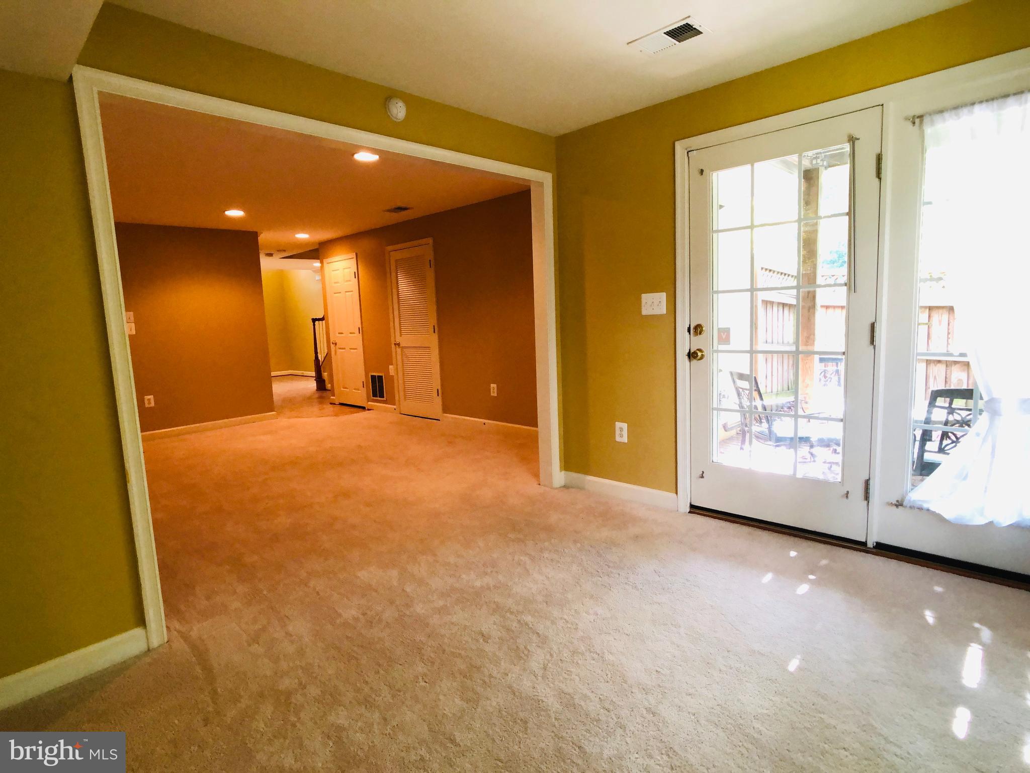 FAIRFAX CENTER LANDBAY - Residential Lease