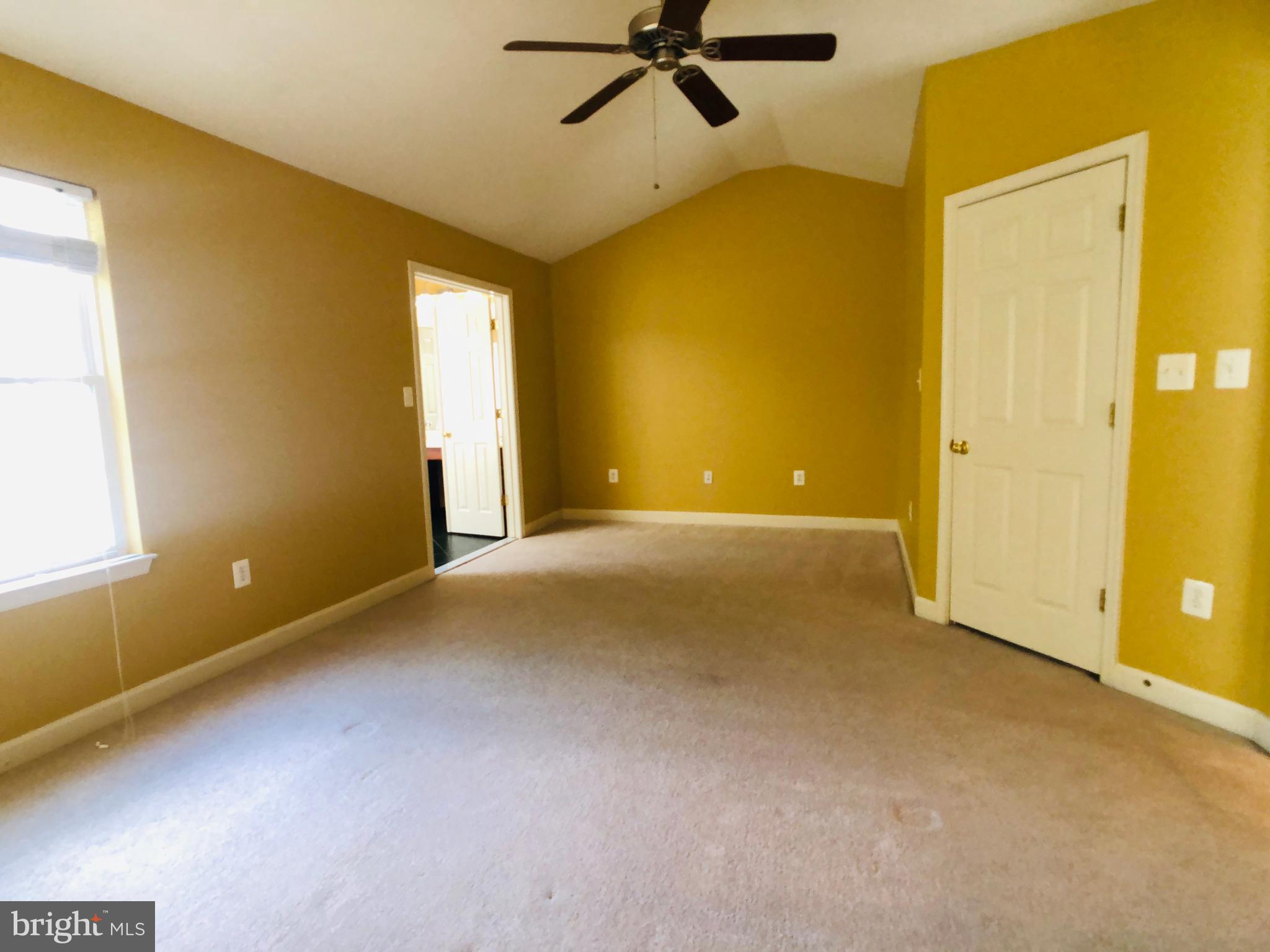 FAIRFAX CENTER LANDBAY - Residential Lease