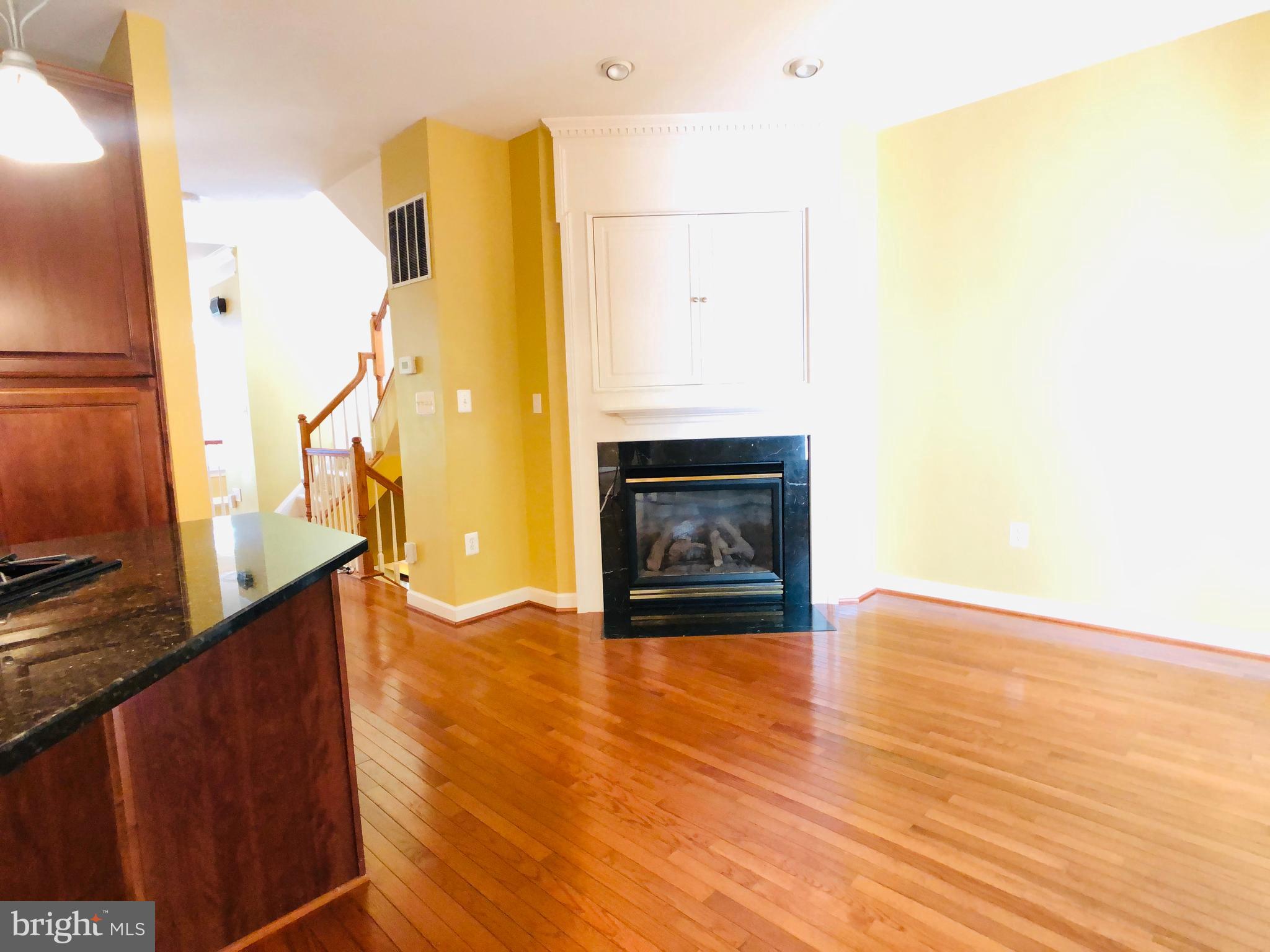 FAIRFAX CENTER LANDBAY - Residential Lease