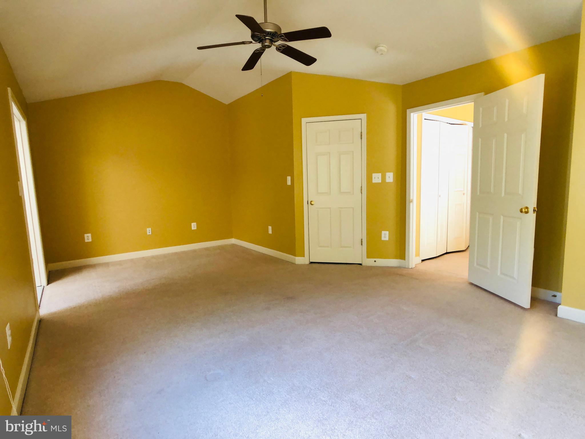 FAIRFAX CENTER LANDBAY - Residential Lease