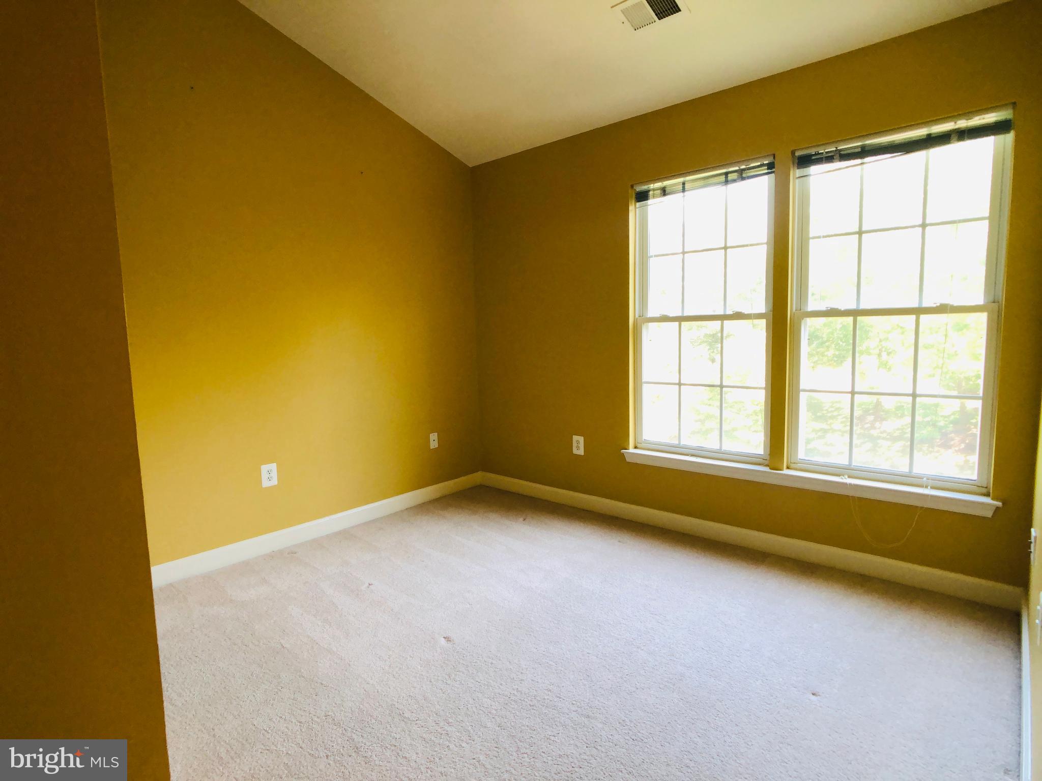 FAIRFAX CENTER LANDBAY - Residential Lease