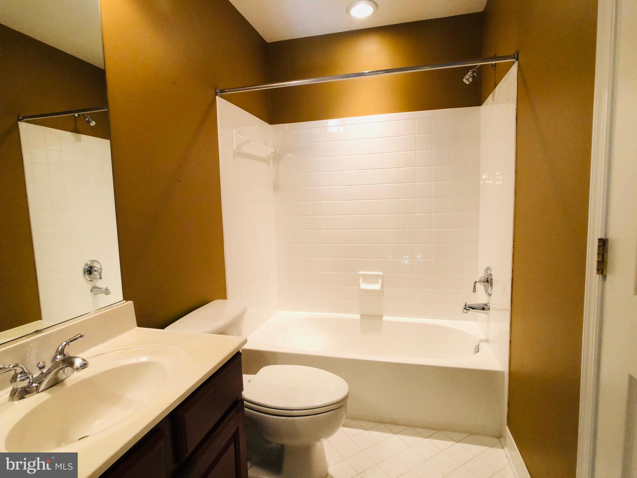 FAIRFAX CENTER LANDBAY - Residential Lease