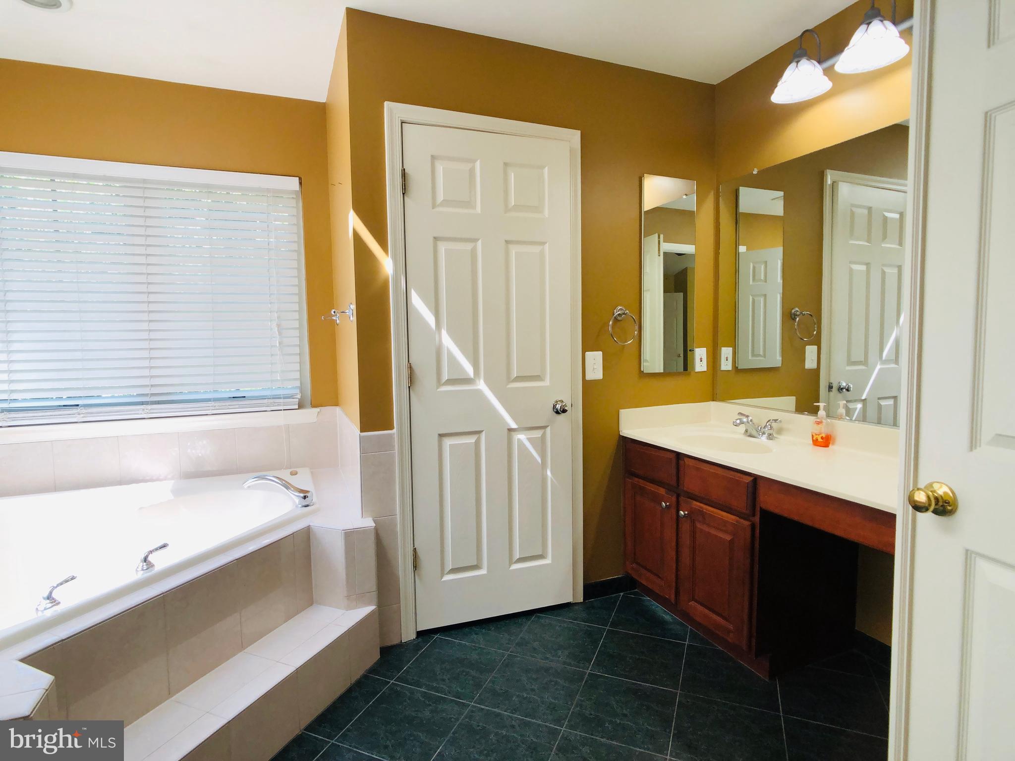 FAIRFAX CENTER LANDBAY - Residential Lease