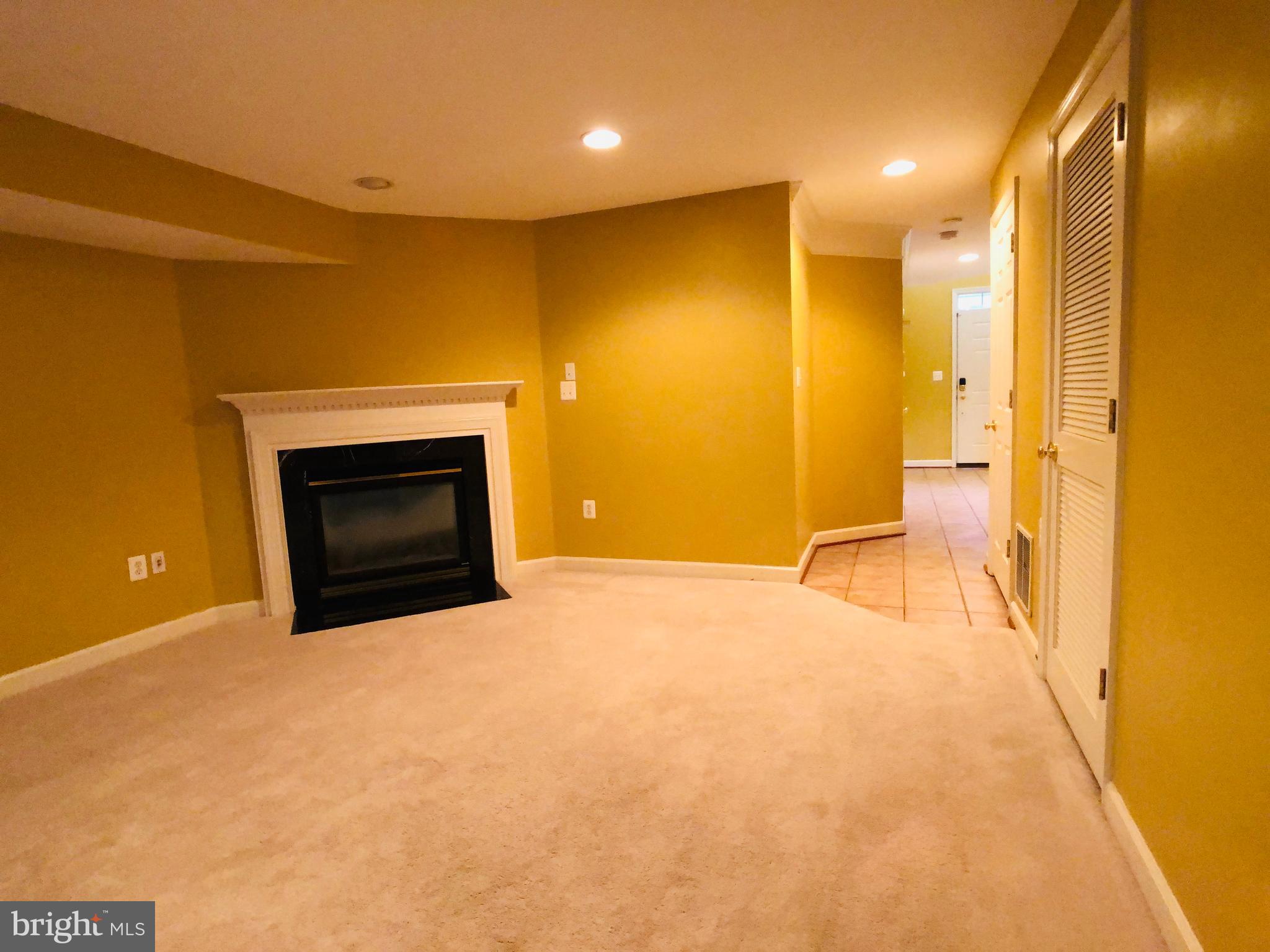 FAIRFAX CENTER LANDBAY - Residential Lease