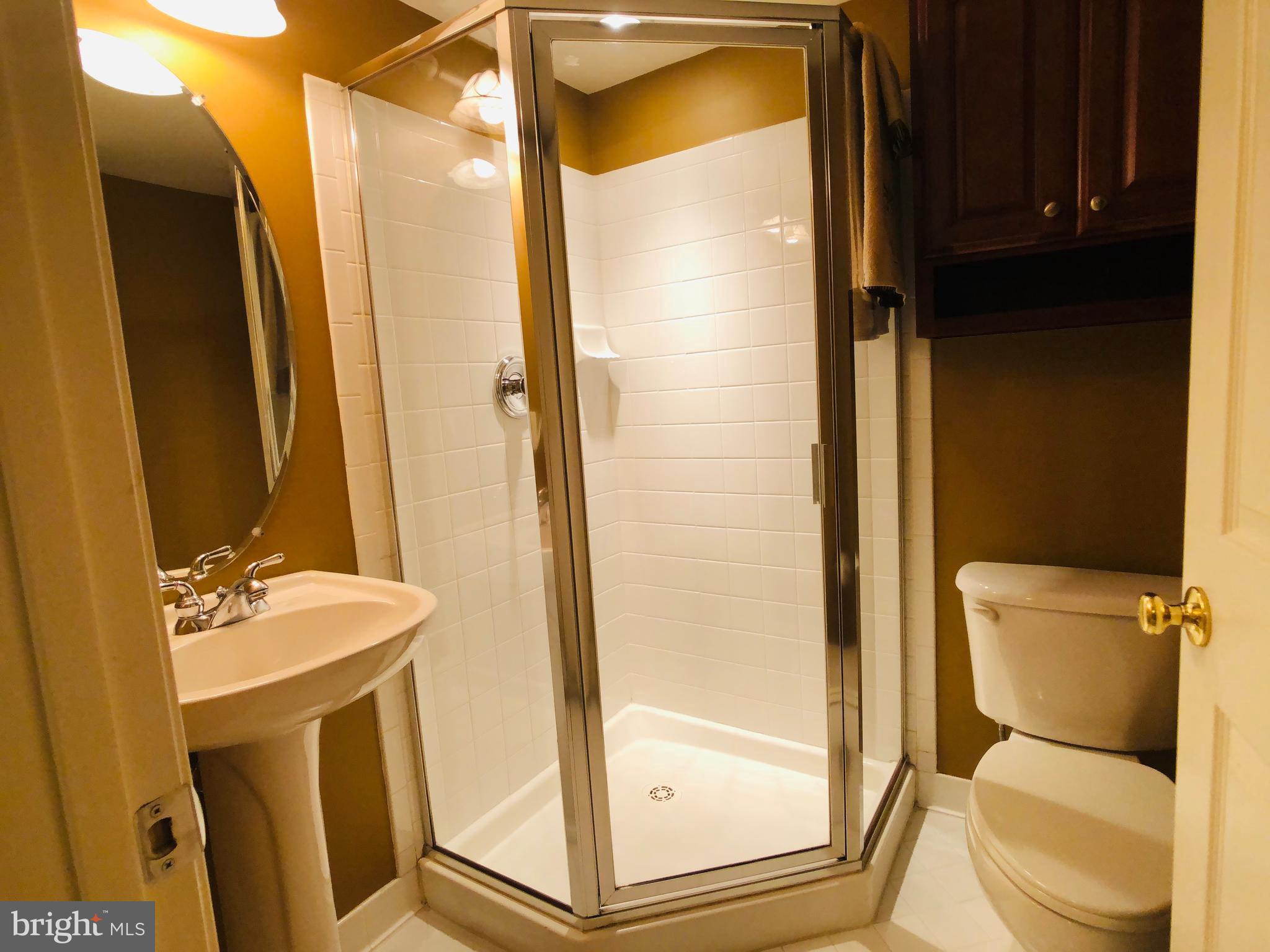 FAIRFAX CENTER LANDBAY - Residential Lease