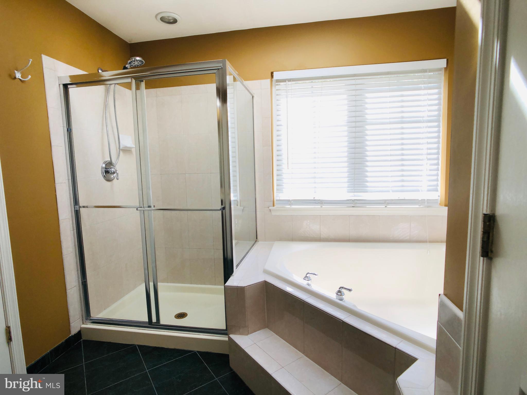 FAIRFAX CENTER LANDBAY - Residential Lease