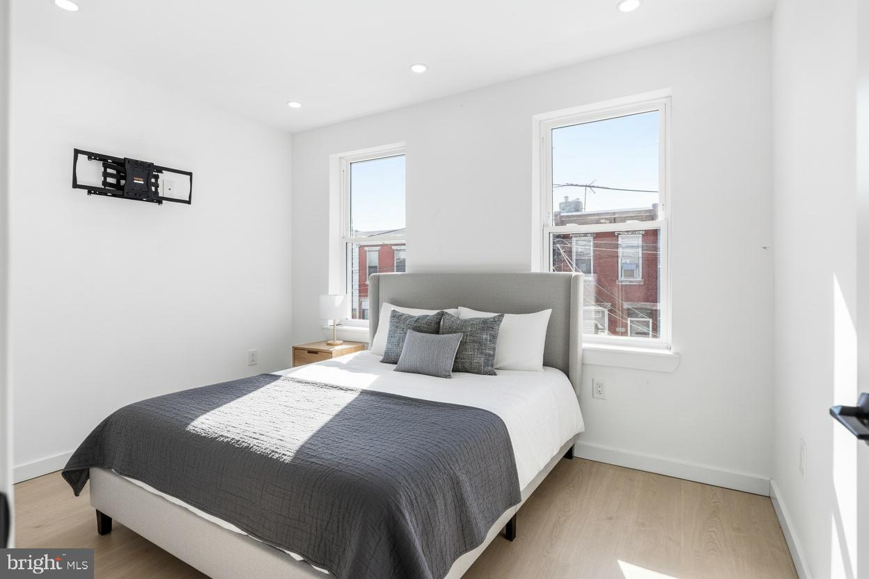 EAST KENSINGTON - Residential