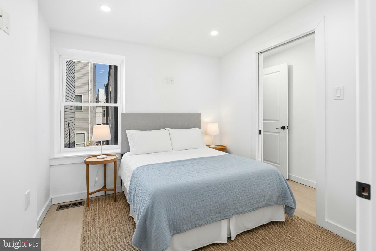 EAST KENSINGTON - Residential