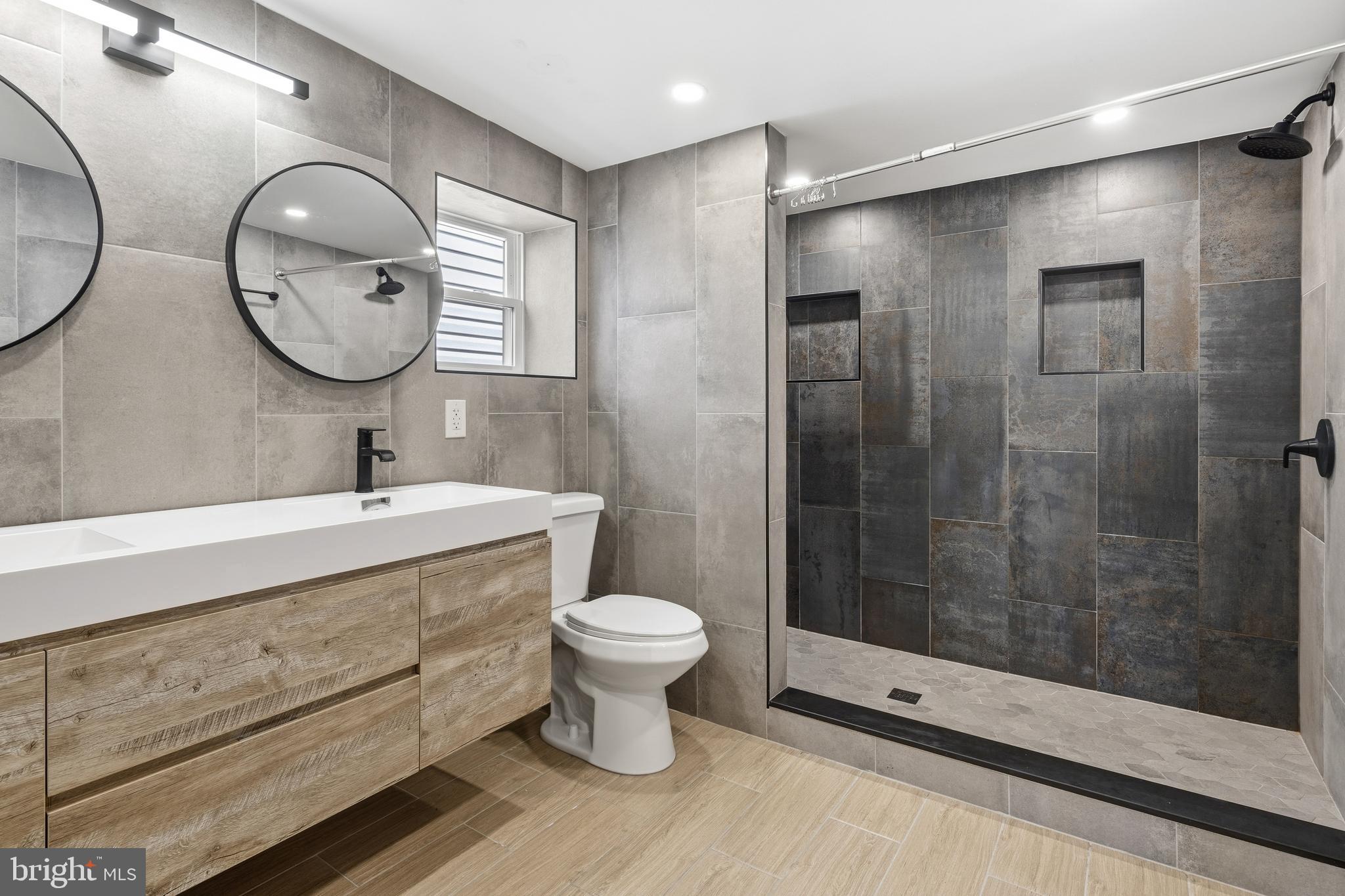 EAST KENSINGTON - Residential