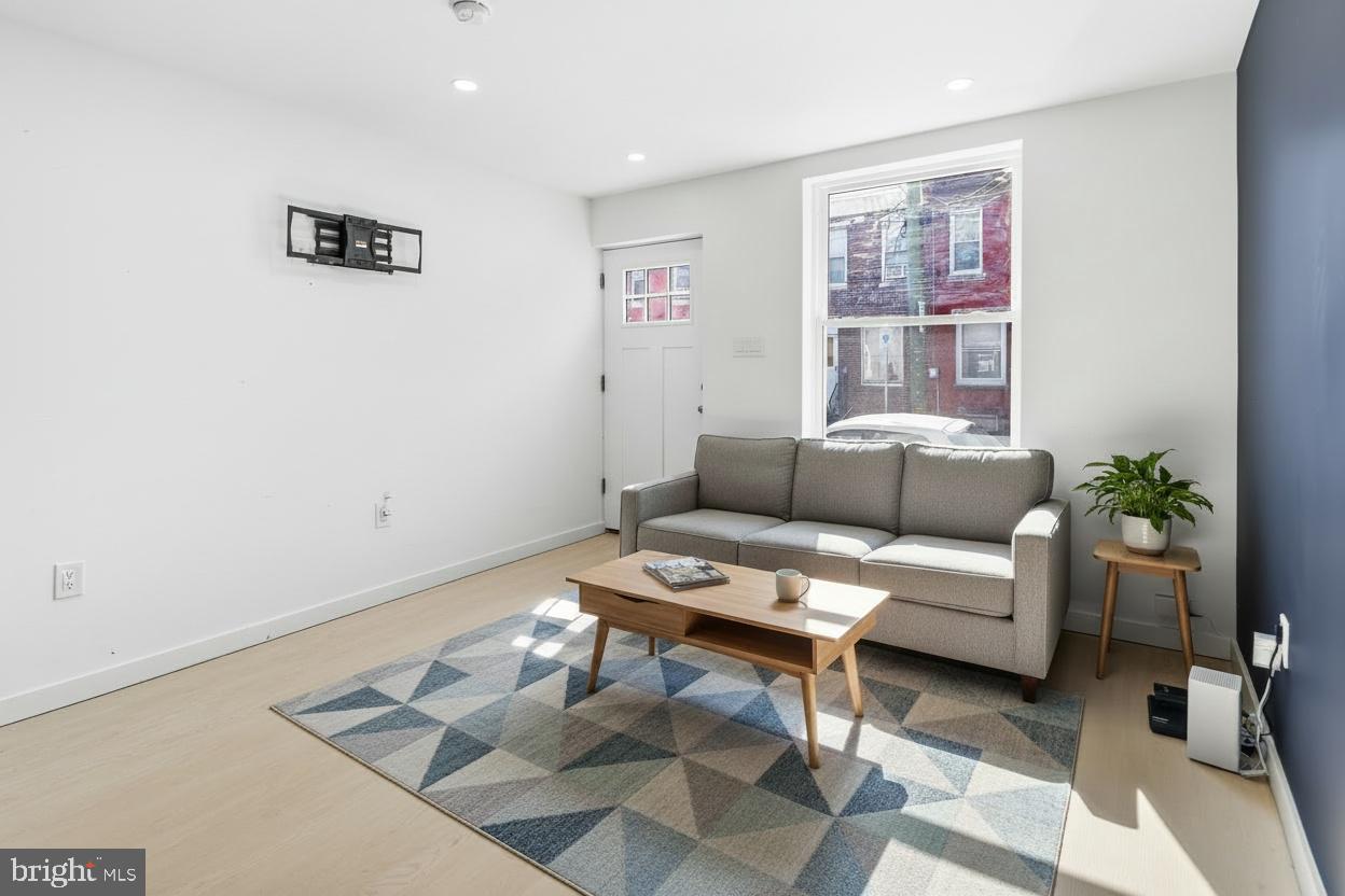 1819 E ALBERT STREET