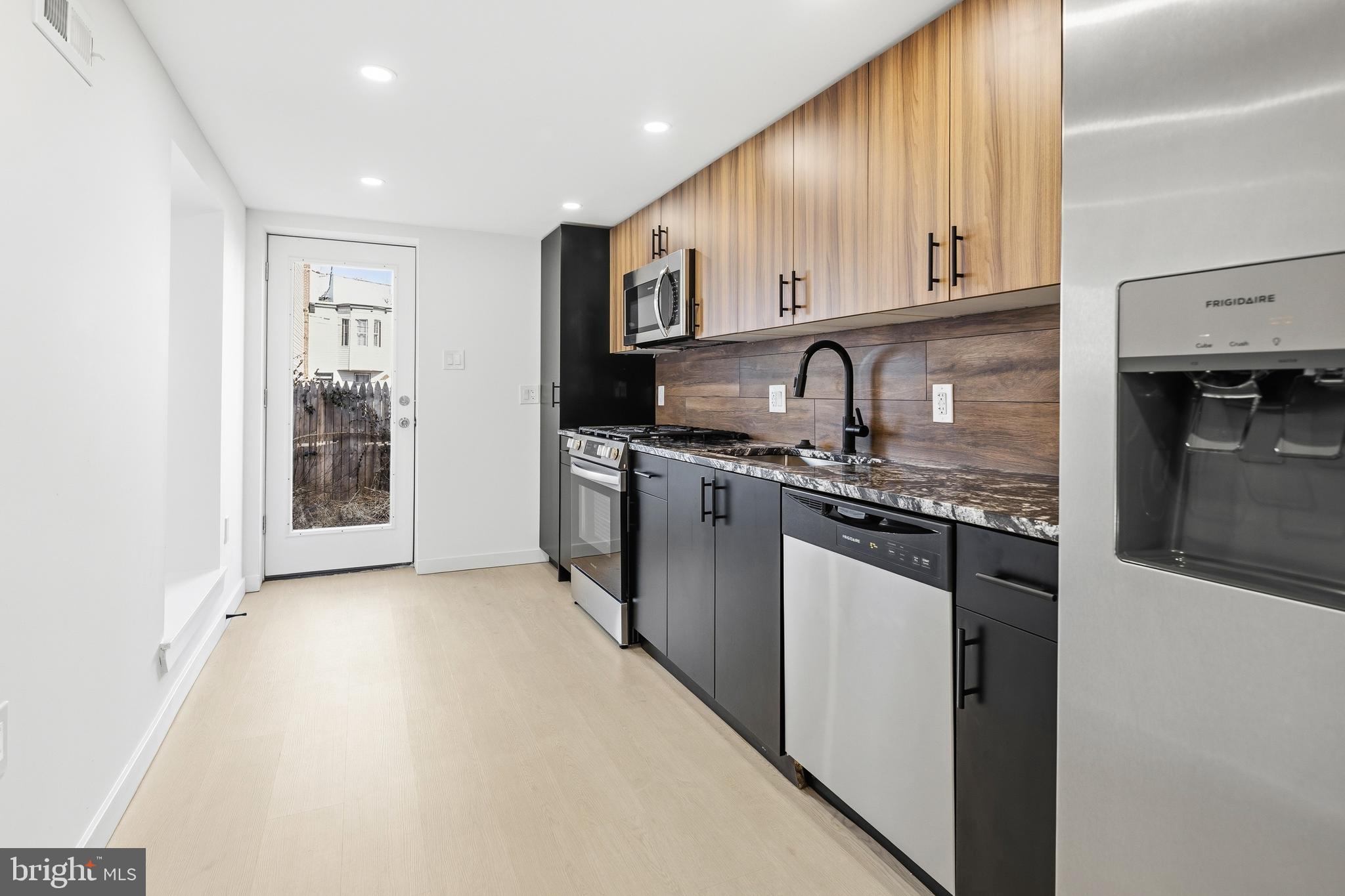 1819 E ALBERT STREET