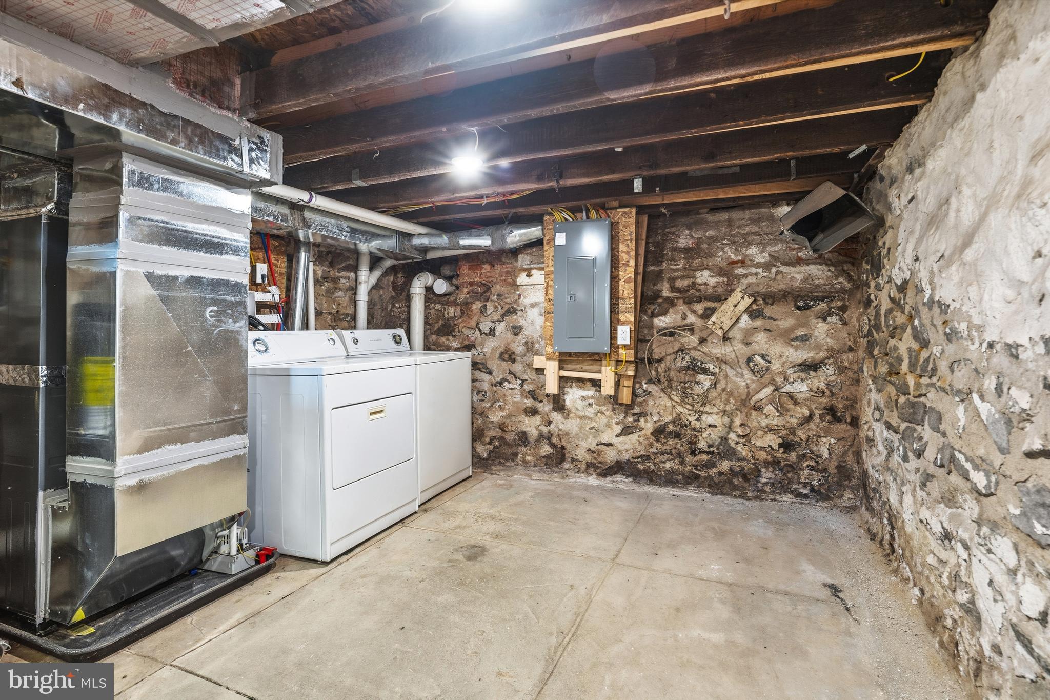 EAST KENSINGTON - Residential