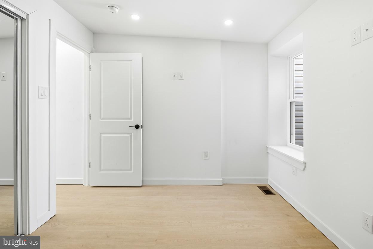 EAST KENSINGTON - Residential