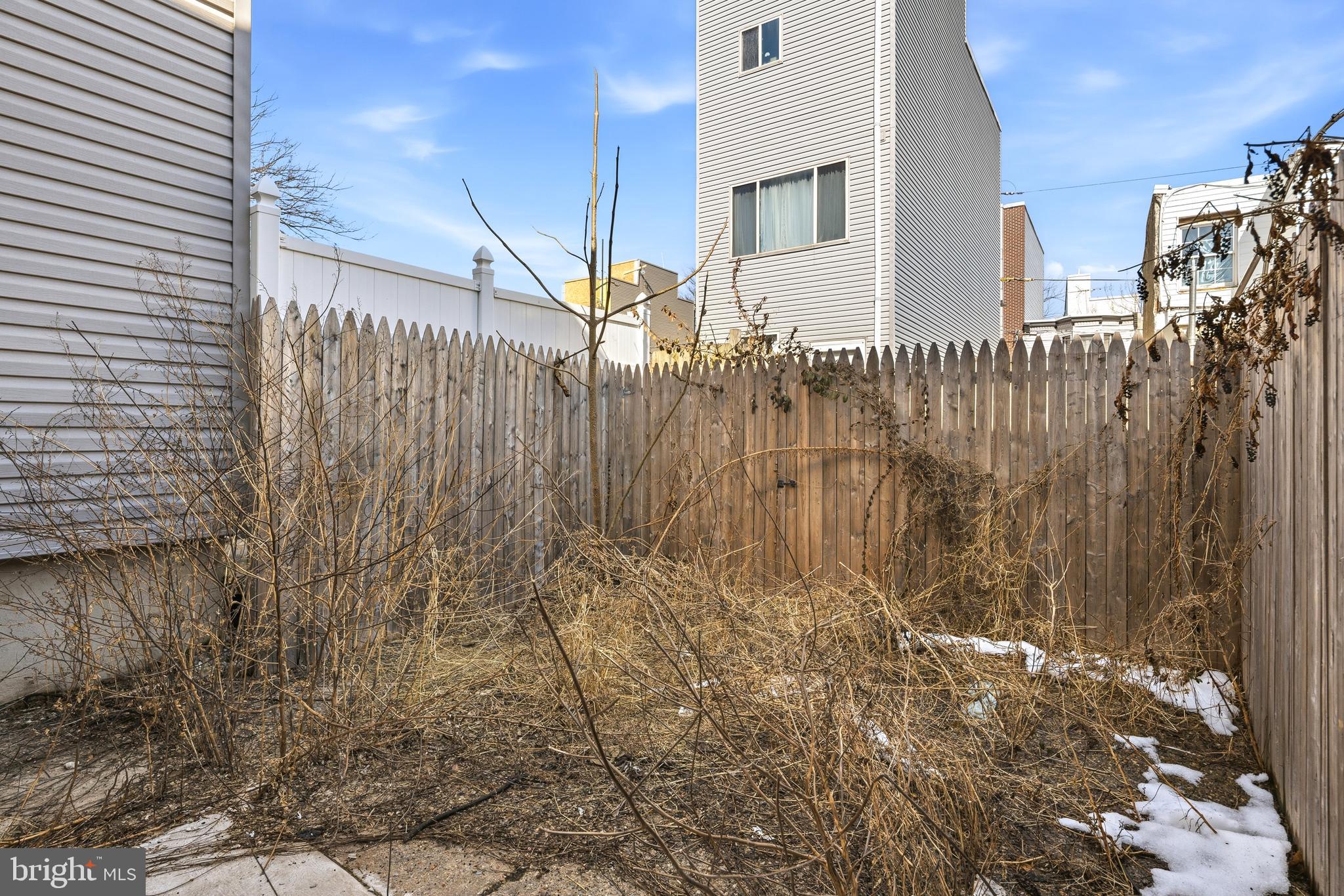 EAST KENSINGTON - Residential