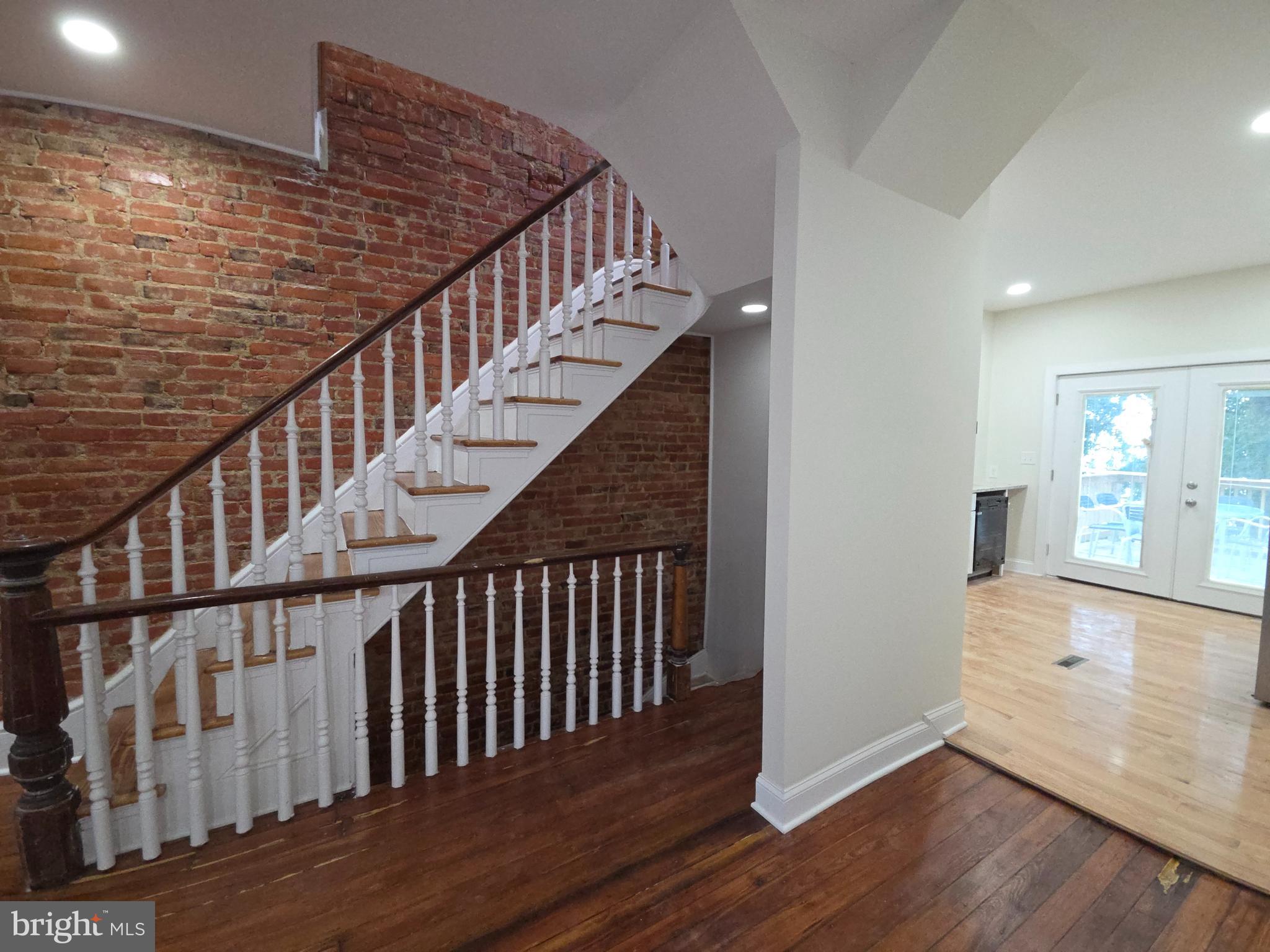 1110 W 6TH STREET