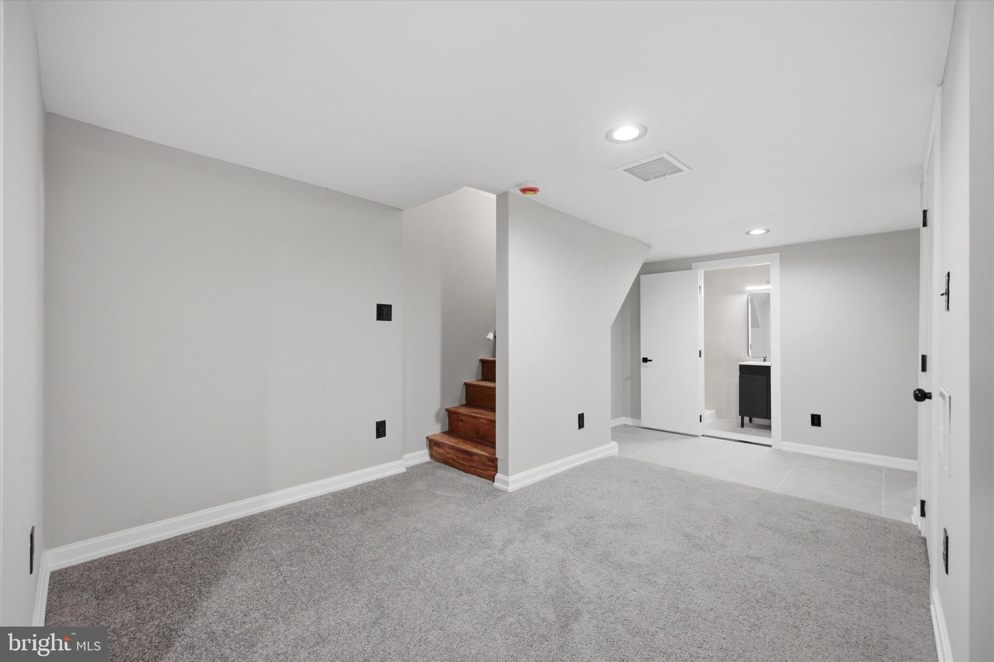 WEST OAK LANE - Residential