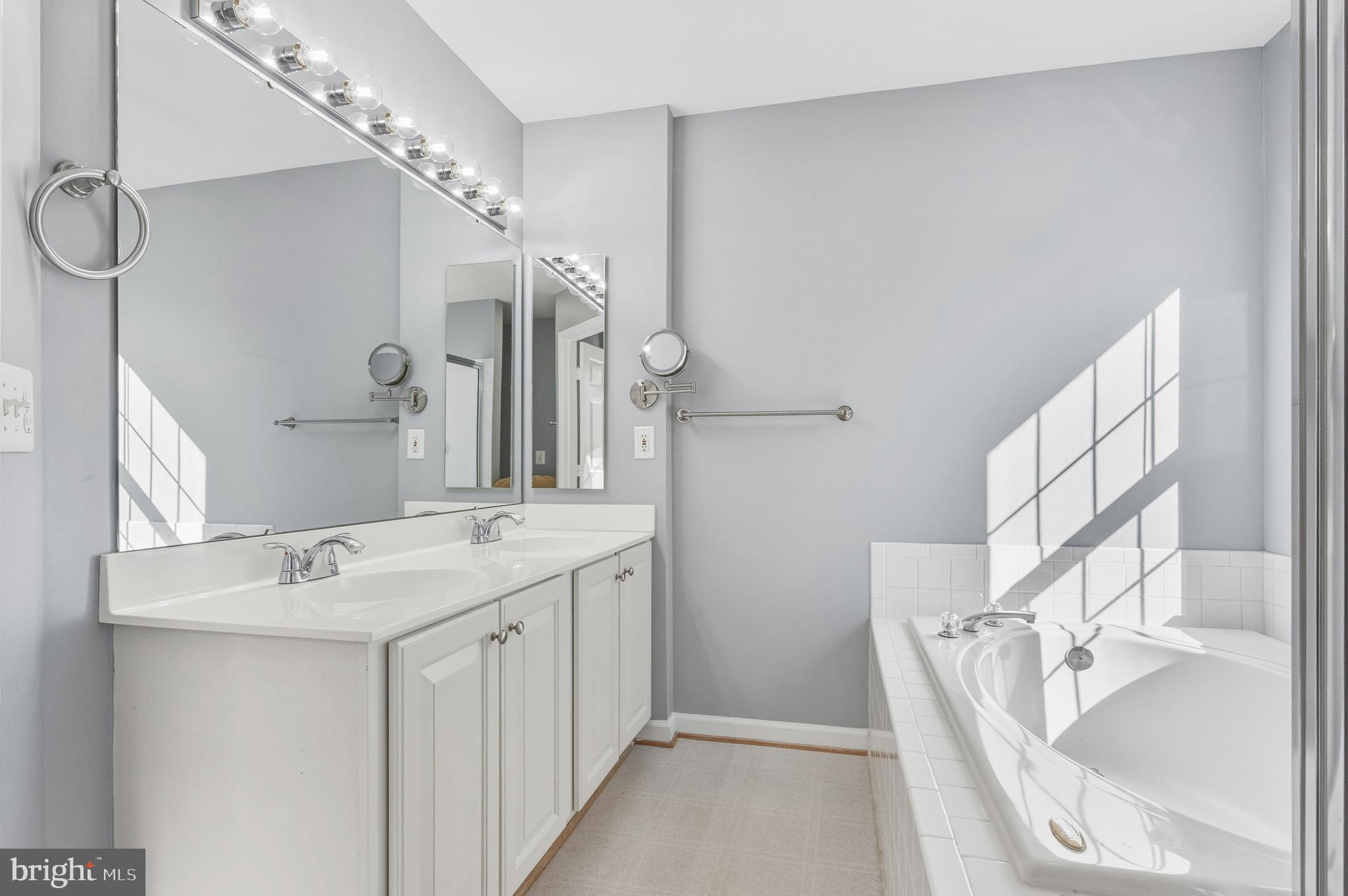 STRATFORD - Residential