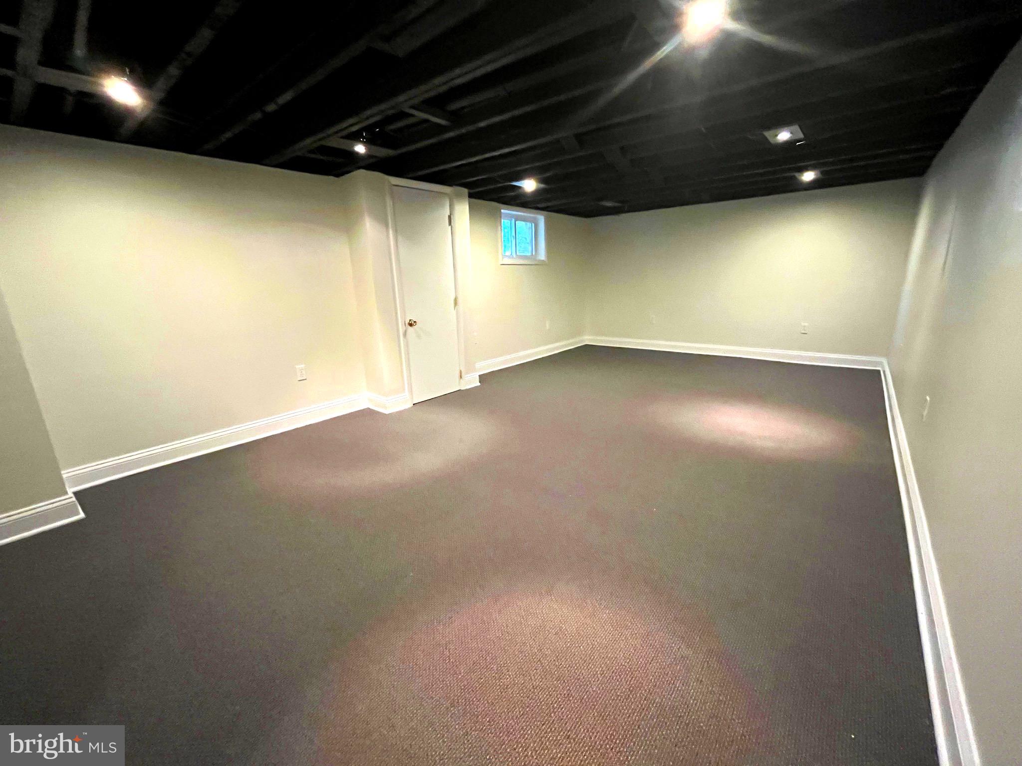 NORTH WOODSIDE - Residential Lease