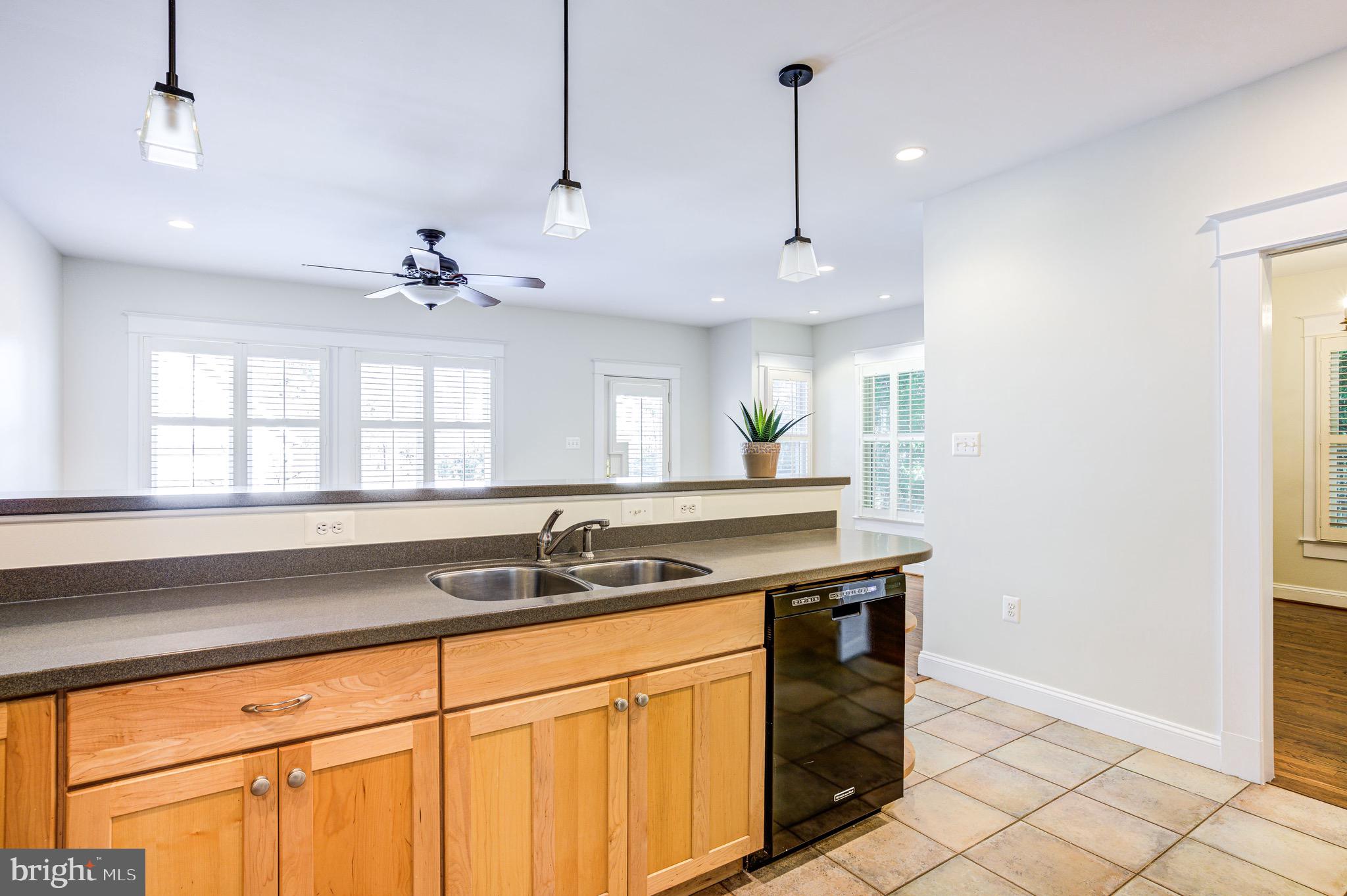 NORTH WOODSIDE - Residential Lease