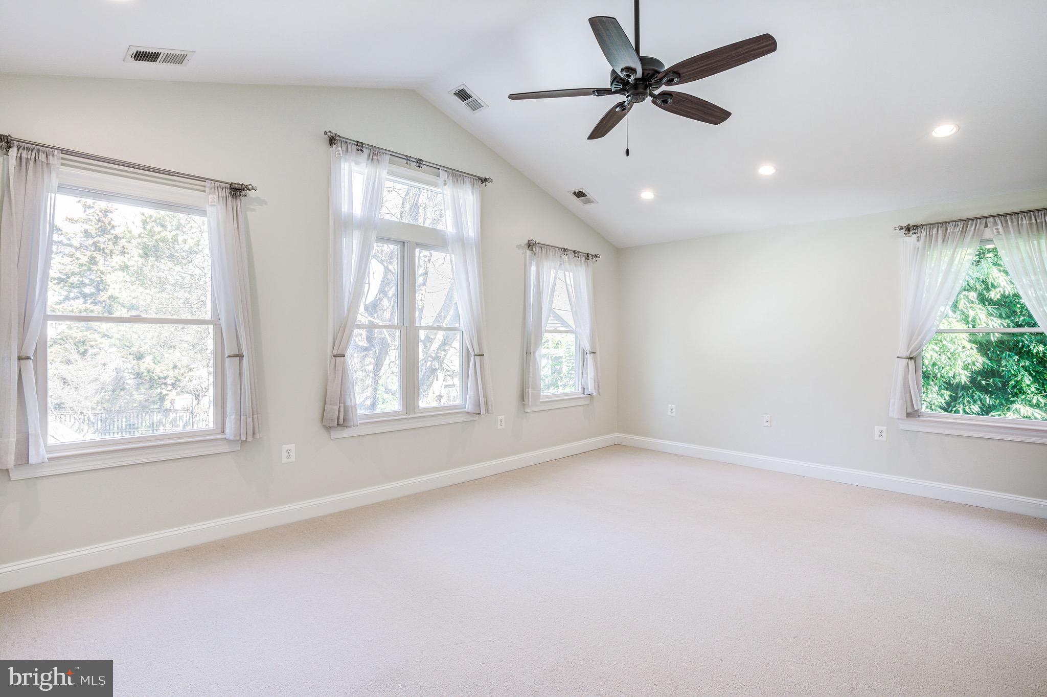 NORTH WOODSIDE - Residential Lease