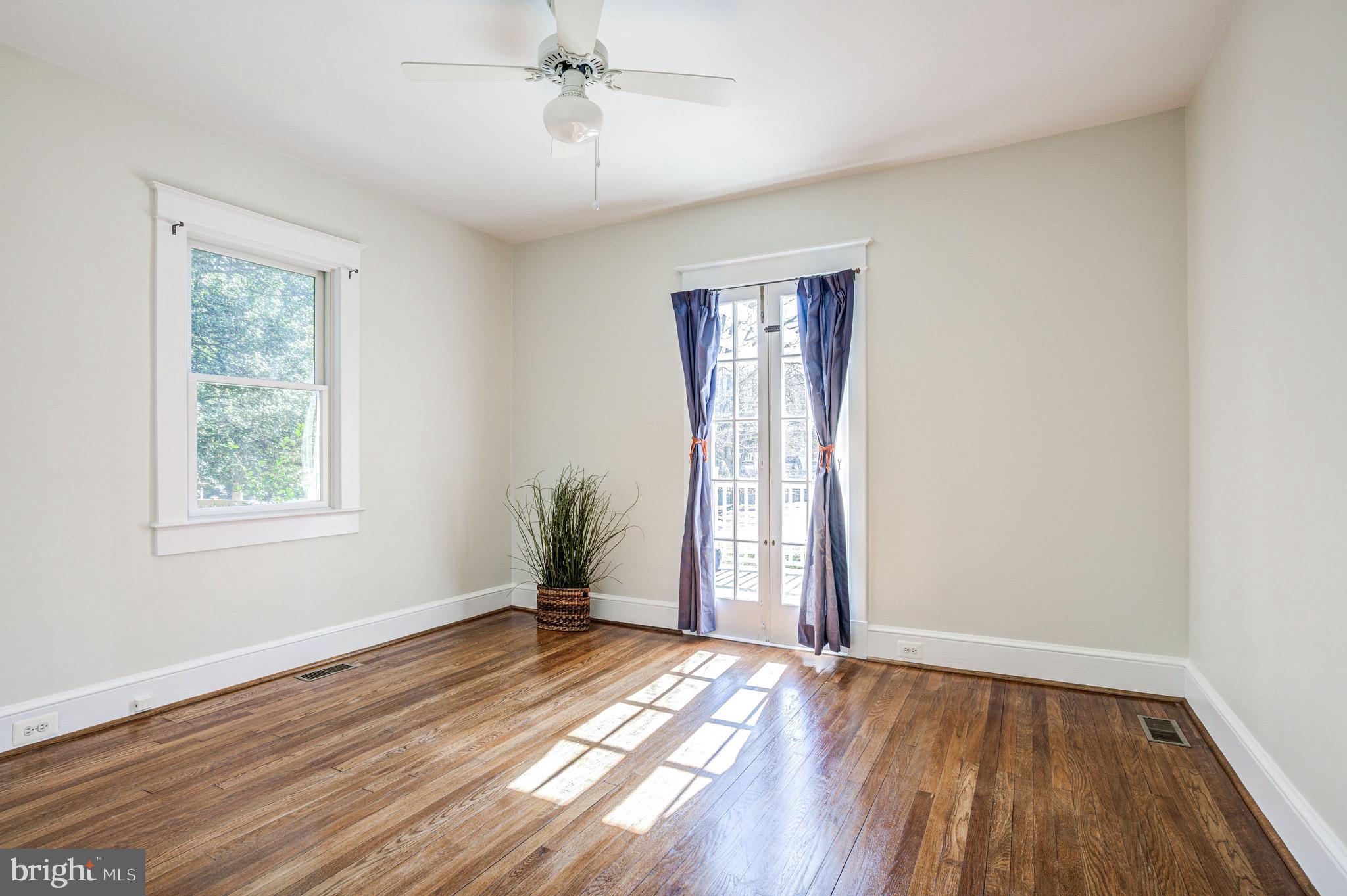 NORTH WOODSIDE - Residential Lease