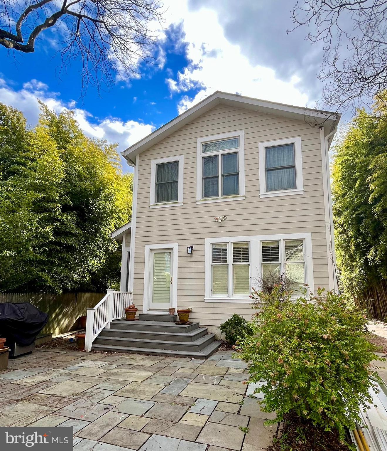 NORTH WOODSIDE - Residential Lease