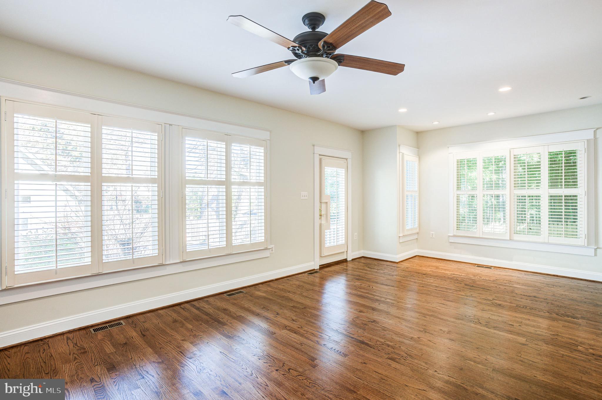 NORTH WOODSIDE - Residential Lease