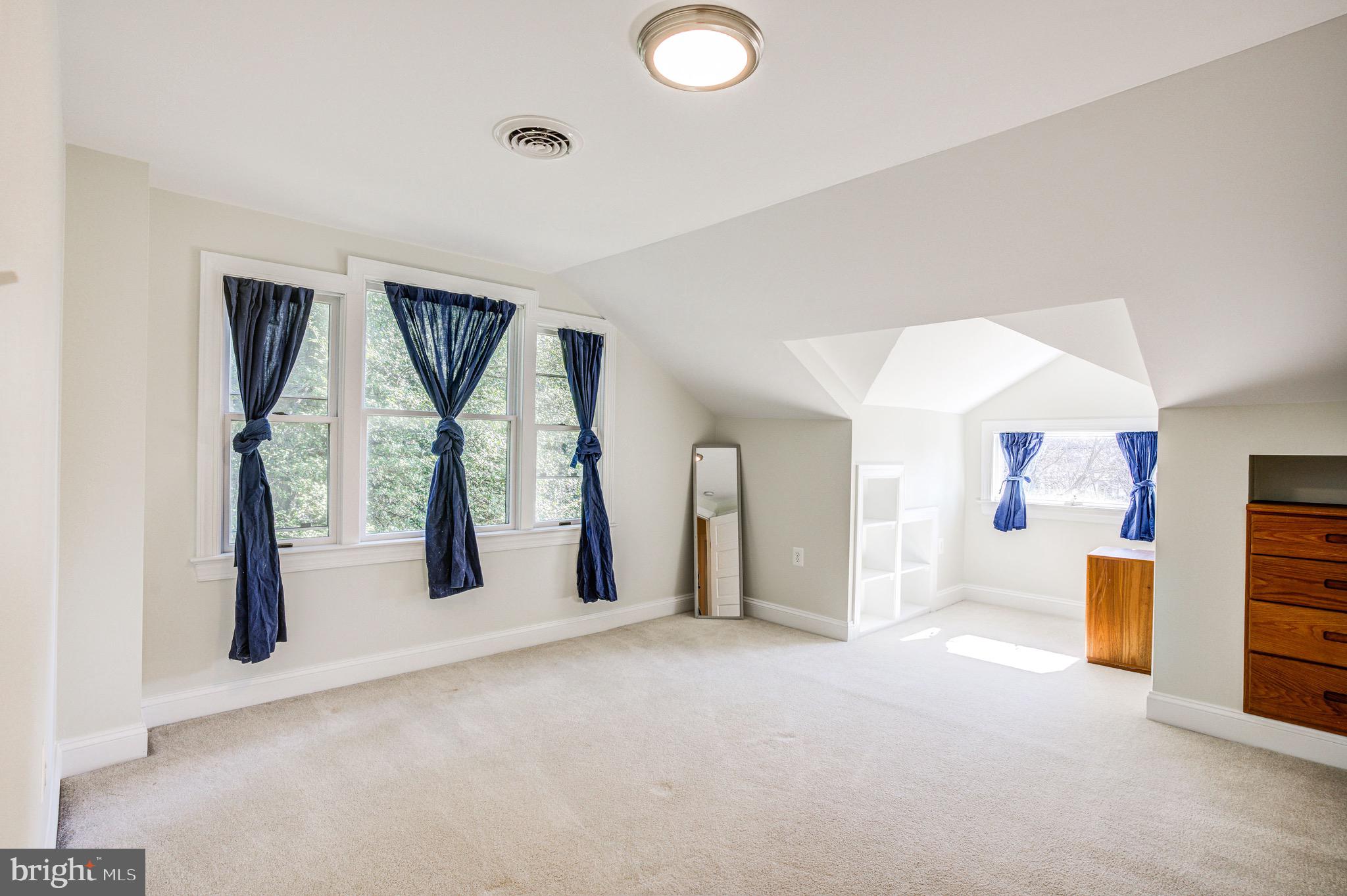 NORTH WOODSIDE - Residential Lease