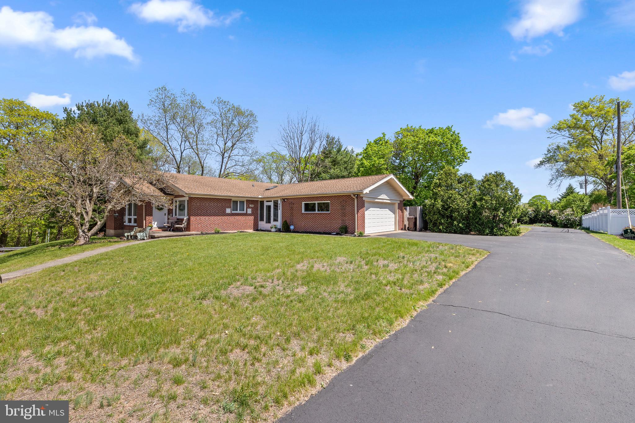 609 WOODLAND DRIVE
